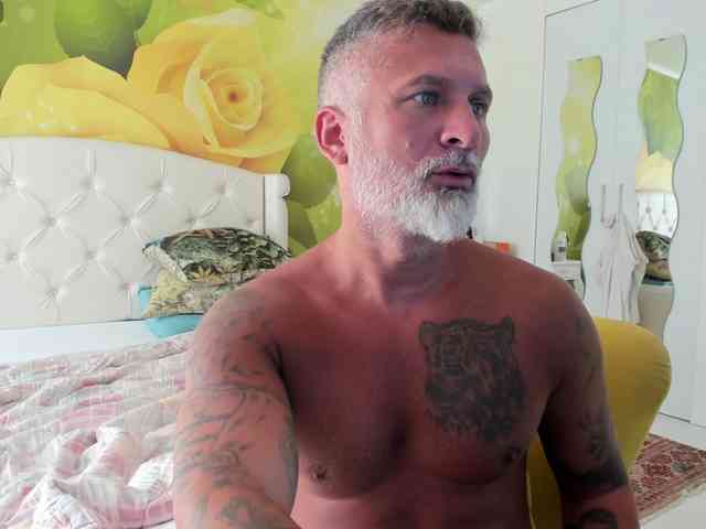 blowmyxxl Sex Cam Show