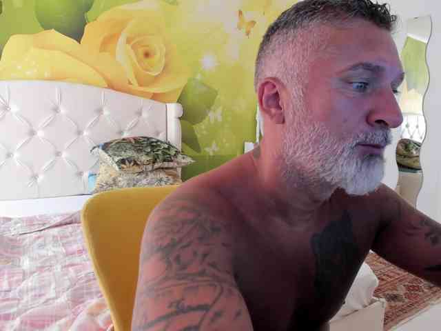 blowmyxxl Sex Cam Show