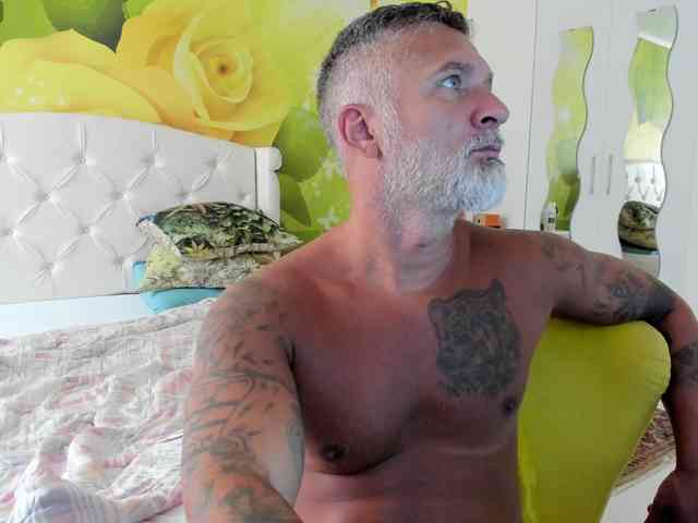 blowmyxxl Sex Cam Show