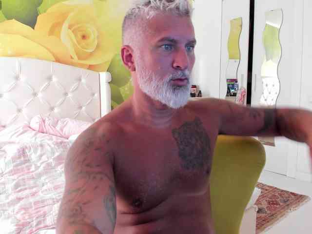 Blowmyxxl's cam show statistics and live stream