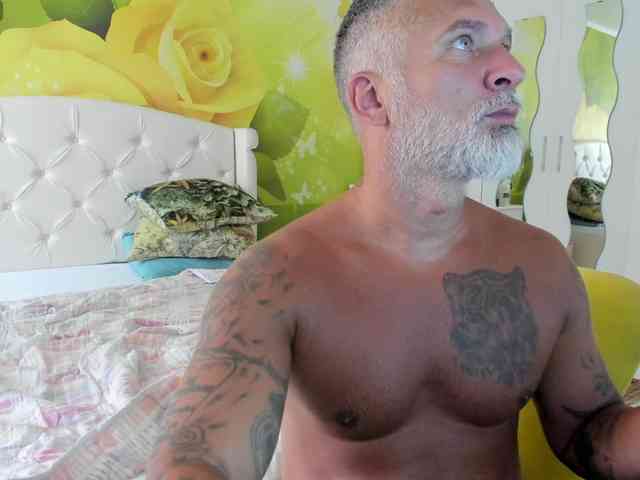 blowmyxxl Sex Cam Show