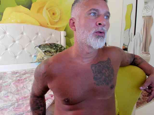 blowmyxxl Sex Cam Show