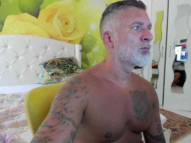 blowmyxxl Sex Cam Show