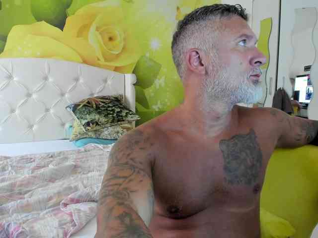 blowmyxxl Sex Cam Show