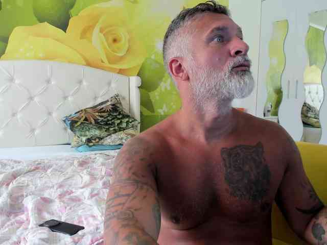 blowmyxxl Sex Cam Show
