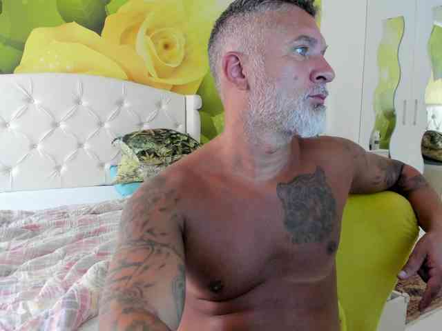 blowmyxxl Sex Cam Show