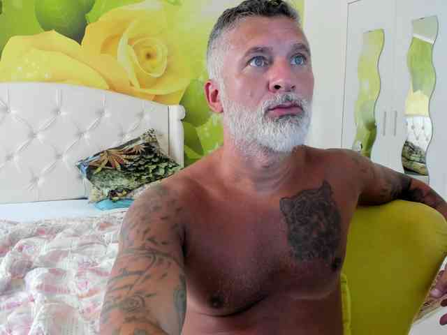blowmyxxl Sex Cam Show