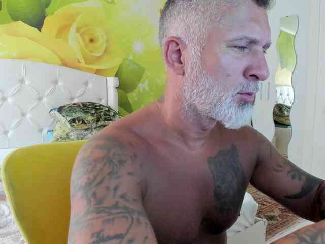 blowmyxxl Sex Cam Show