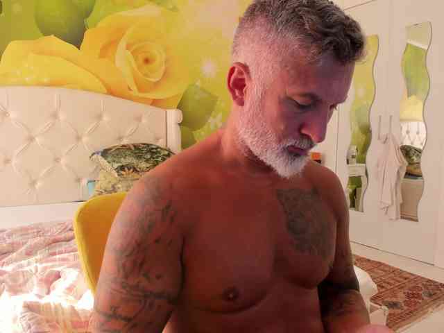 blowmyxxl Sex Cam Show