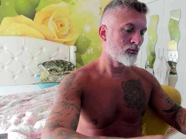 blowmyxxl Sex Cam Show