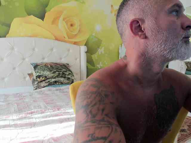 blowmyxxl Sex Cam Show