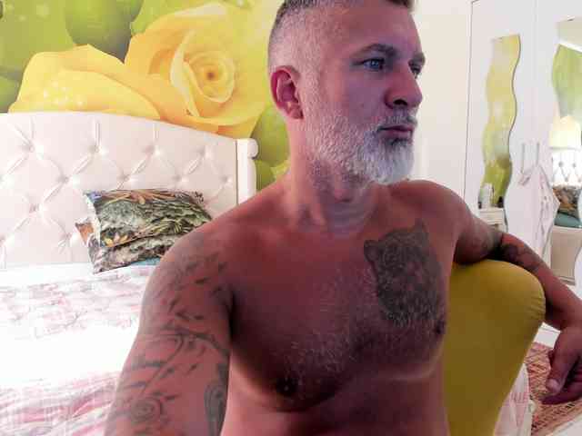 blowmyxxl Sex Cam Show
