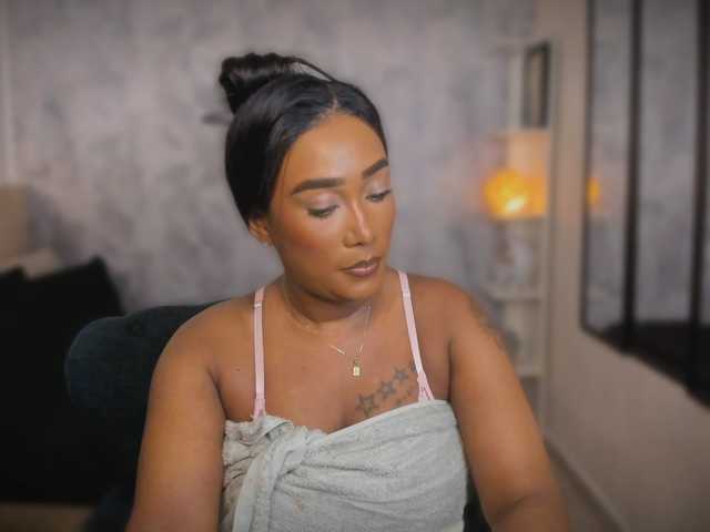 alessia20 — live female cam