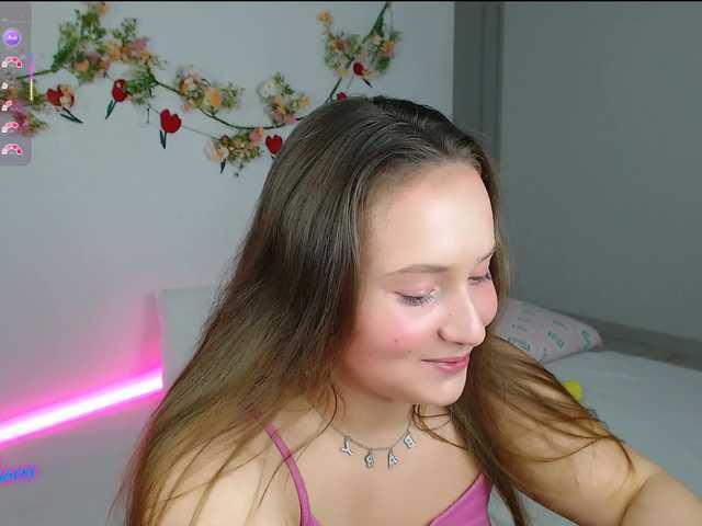 le modèle -EmilyxGrasez- est en webcam porno dans un show sur le site bongacams, il possède les tags suivants: White/Caucasian,Brunette,Shaved