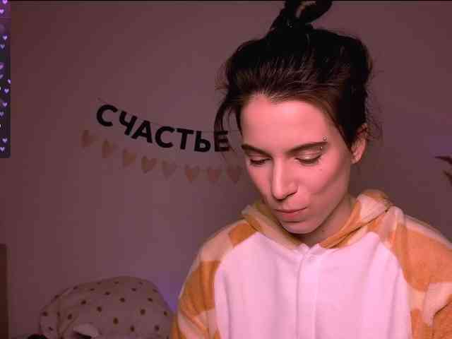 Live stream of -naomisweet-