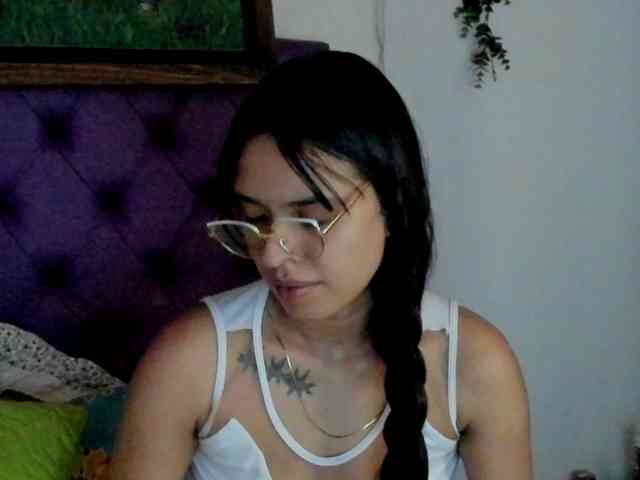 Model: Alondra__connor
