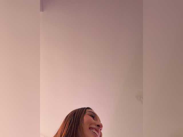 Megan-Holly, en vivo ahora en BongaCams