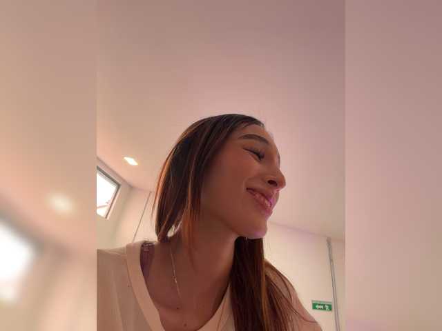 Megan-Holly, en vivo ahora en BongaCams