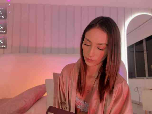 megan-holly's live room