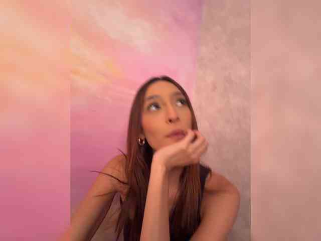 Este modelo está en vivo ahora. Megan-Holly