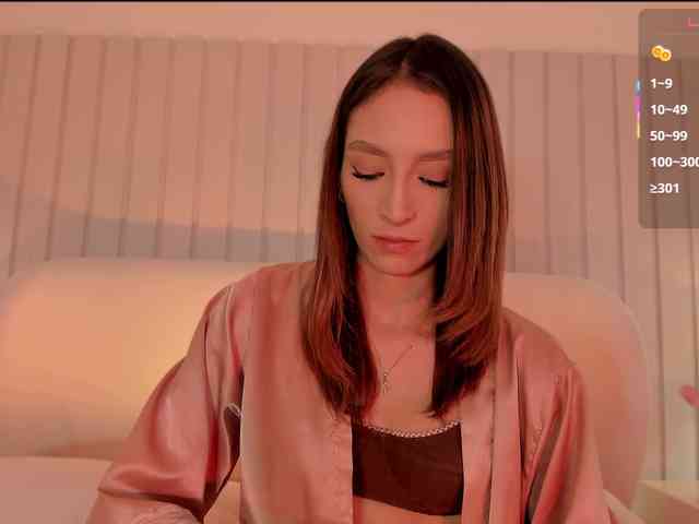 megan-holly's live room