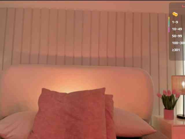 megan-holly's live room