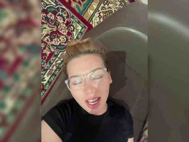 LynnMonica webcam