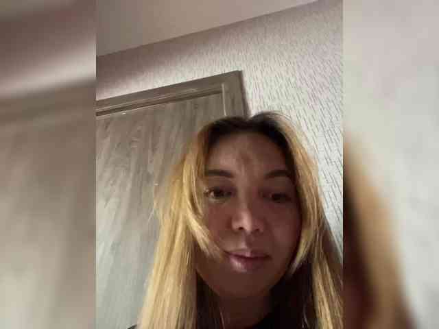 LynnMonica webcam