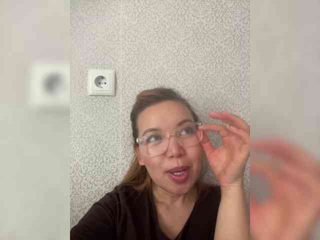LynnMonica webcam