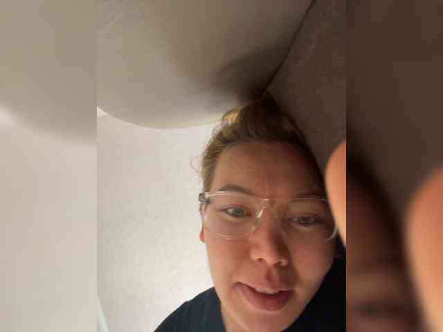 LynnMonica webcam