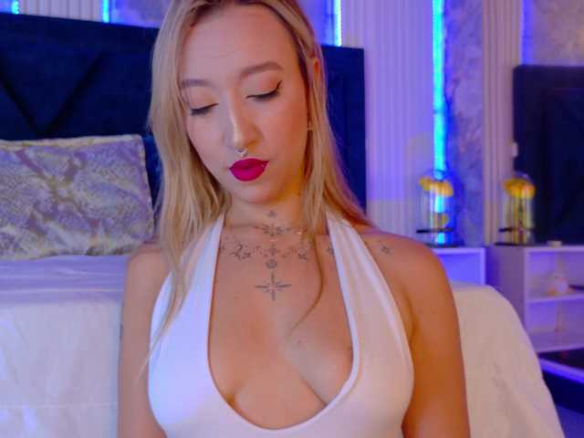 MollyyCruz live cam on BongaCams