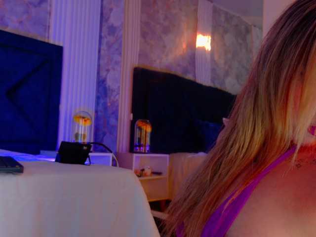 MollyyCruz live cam on BongaCams
