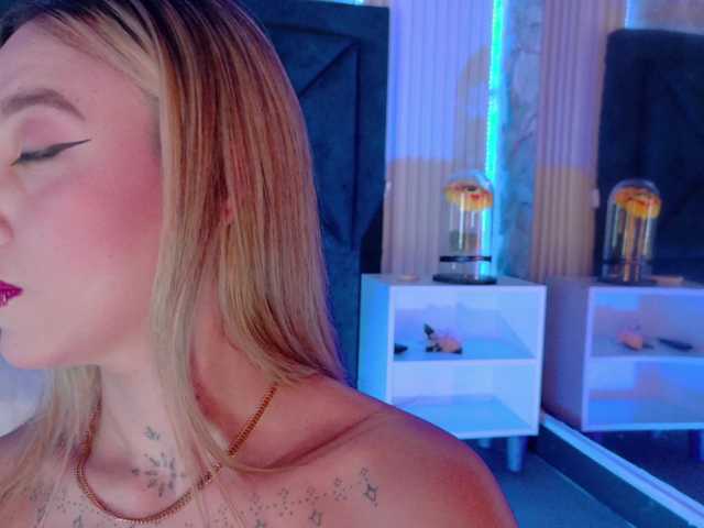 MollyyCruz live cam preview