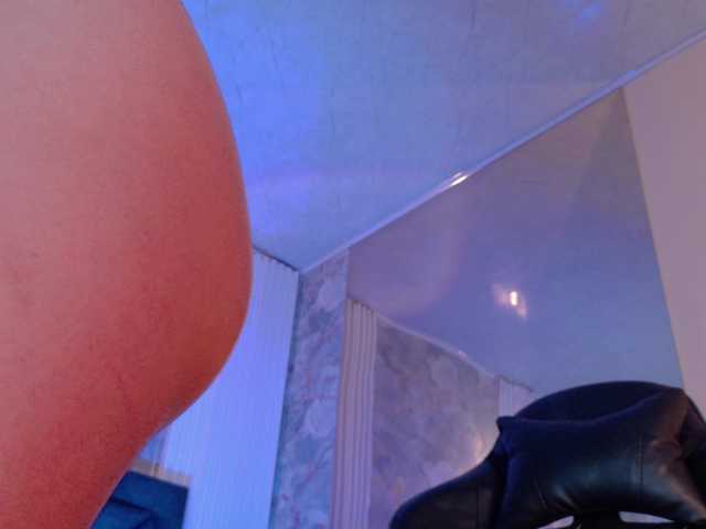 MollyyCruz live cam on BongaCams