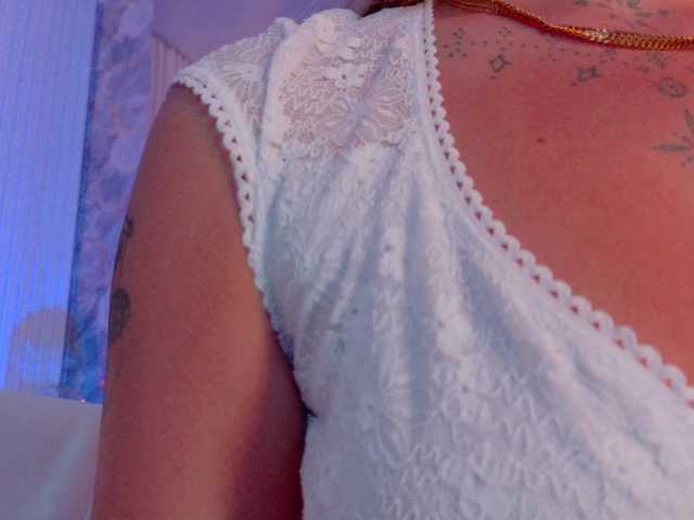 MollyyCruz live cam on BongaCams