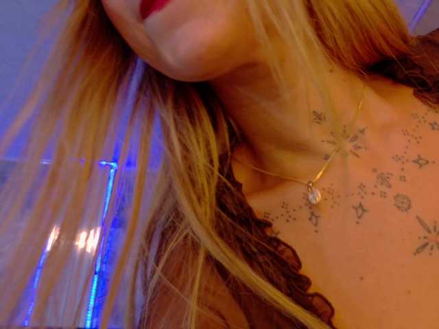 MollyyCruz live webcam show