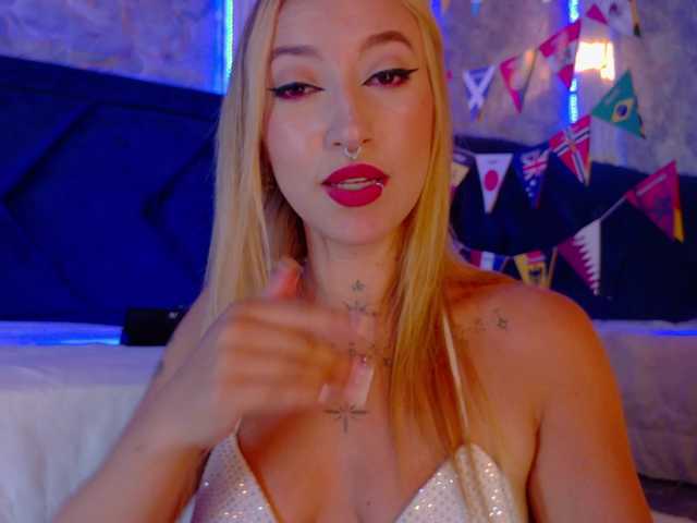 MollyyCruz live cam on BongaCams