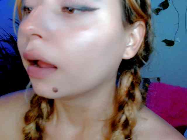 Sabrinaolsons webcam