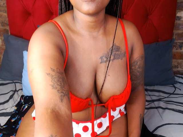 ThickPearlxx21 live cam on BongaCams