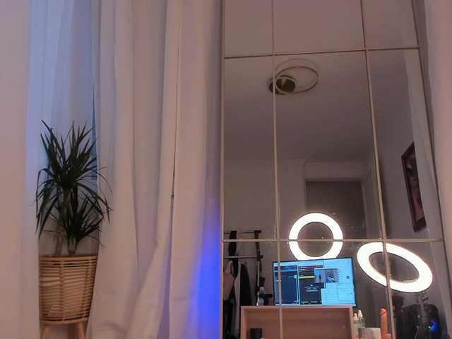 Foxe-Sailey's BongaCams show and profile