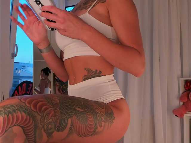 Foxe-Sailey live cam on BongaCams