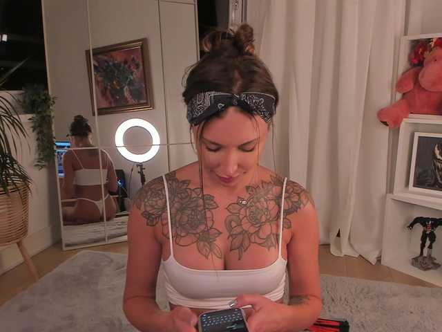 Foxe-Sailey live cam on BongaCams