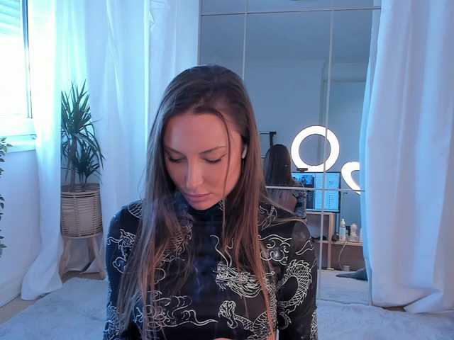 Foxe-Sailey's BongaCams show and profile