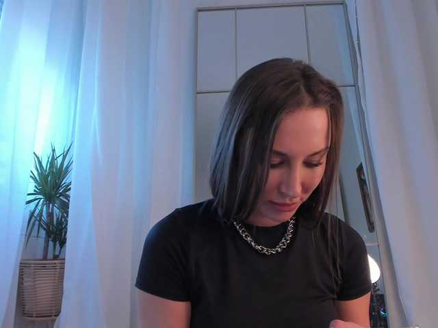 Foxe-Sailey's BongaCams show and profile