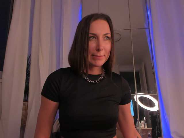 Foxe-Sailey's BongaCams show and profile