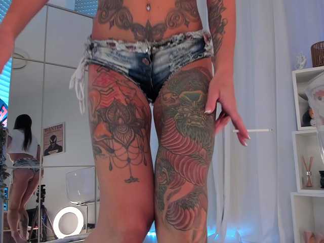 Foxe-Sailey live cam on BongaCams