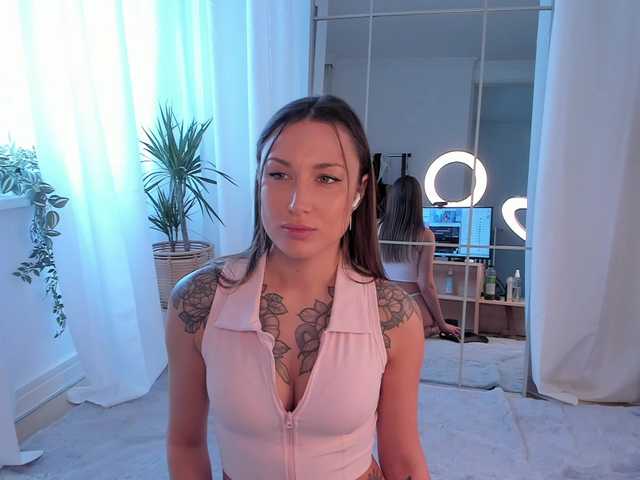 Foxe-Sailey's BongaCams show and profile