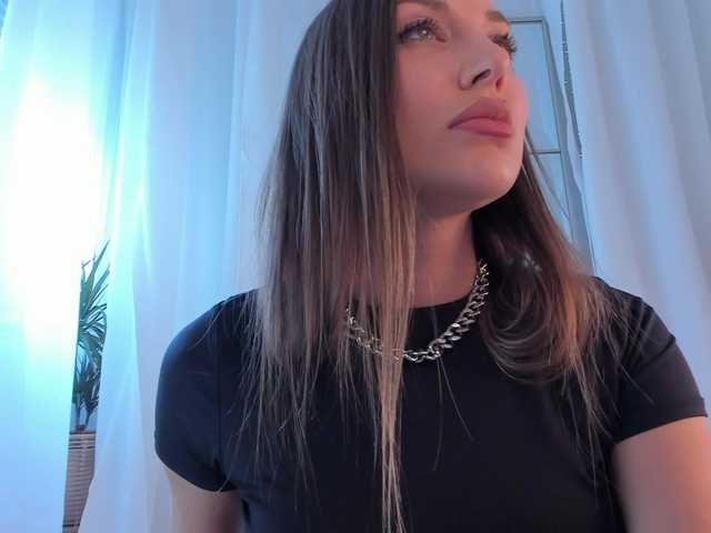 Foxe-Sailey's BongaCams show and profile