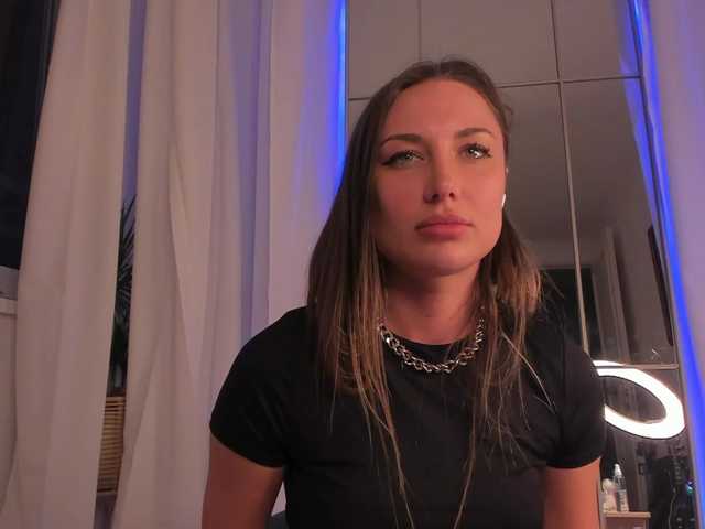 Foxe-Sailey's BongaCams show and profile