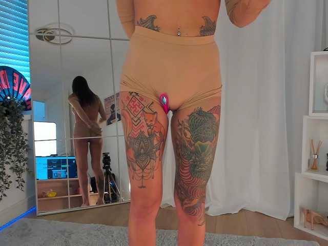 Foxe-Sailey live cam on BongaCams